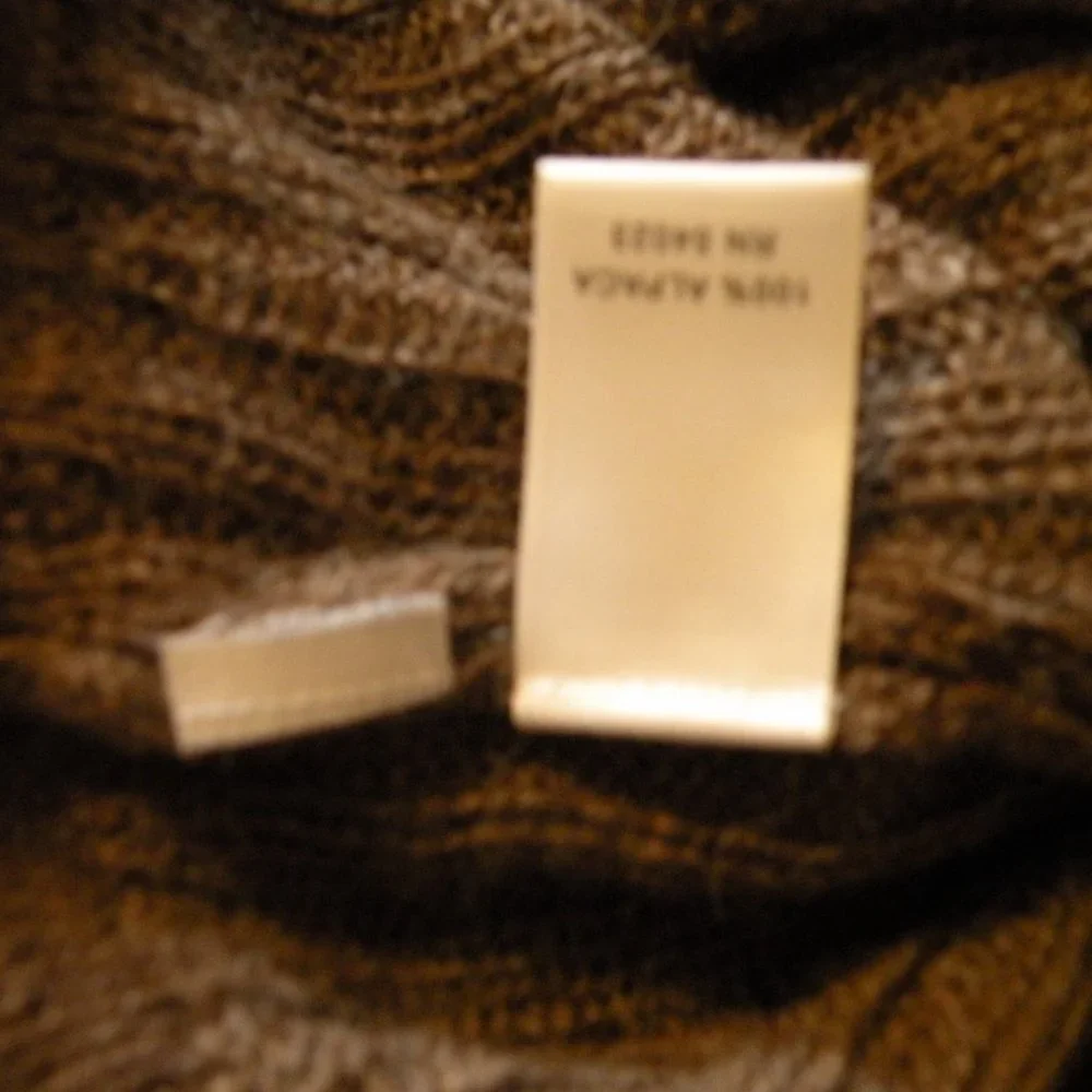 Banana Republic Sweater - Picture 5 of 8